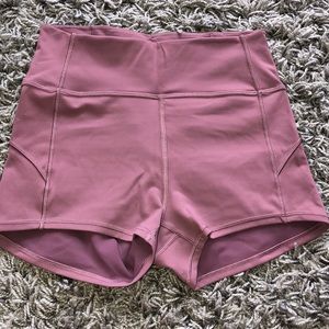 Lululemon size 6 in movement shorts
